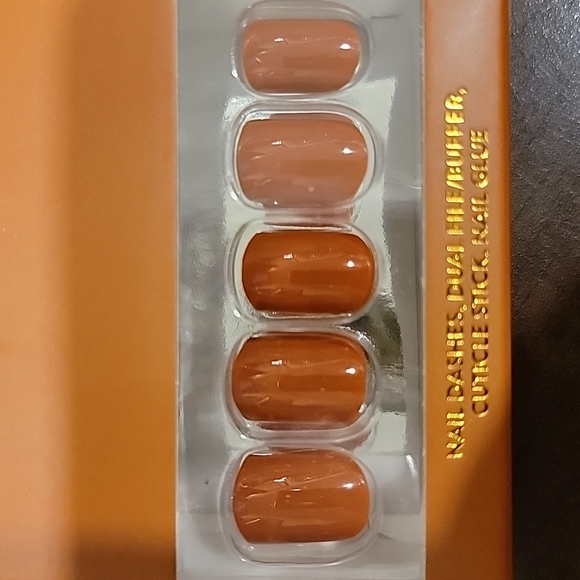 Red Aspen Nail Dashes 💅 - Picture 2 of 3